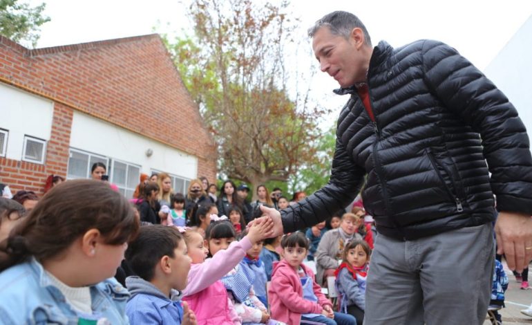  9 de abril: Fernando Gray participó del festejo por el 25° aniversario del jardín de infantes N° 928